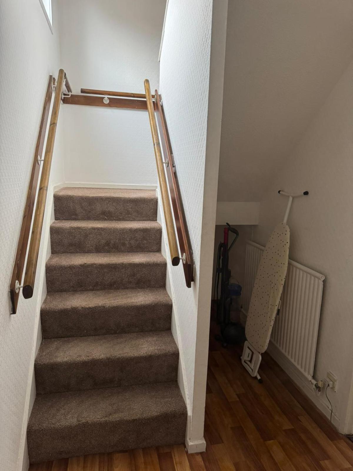Large 2 Bedroom House Wombridge Екстер'єр фото