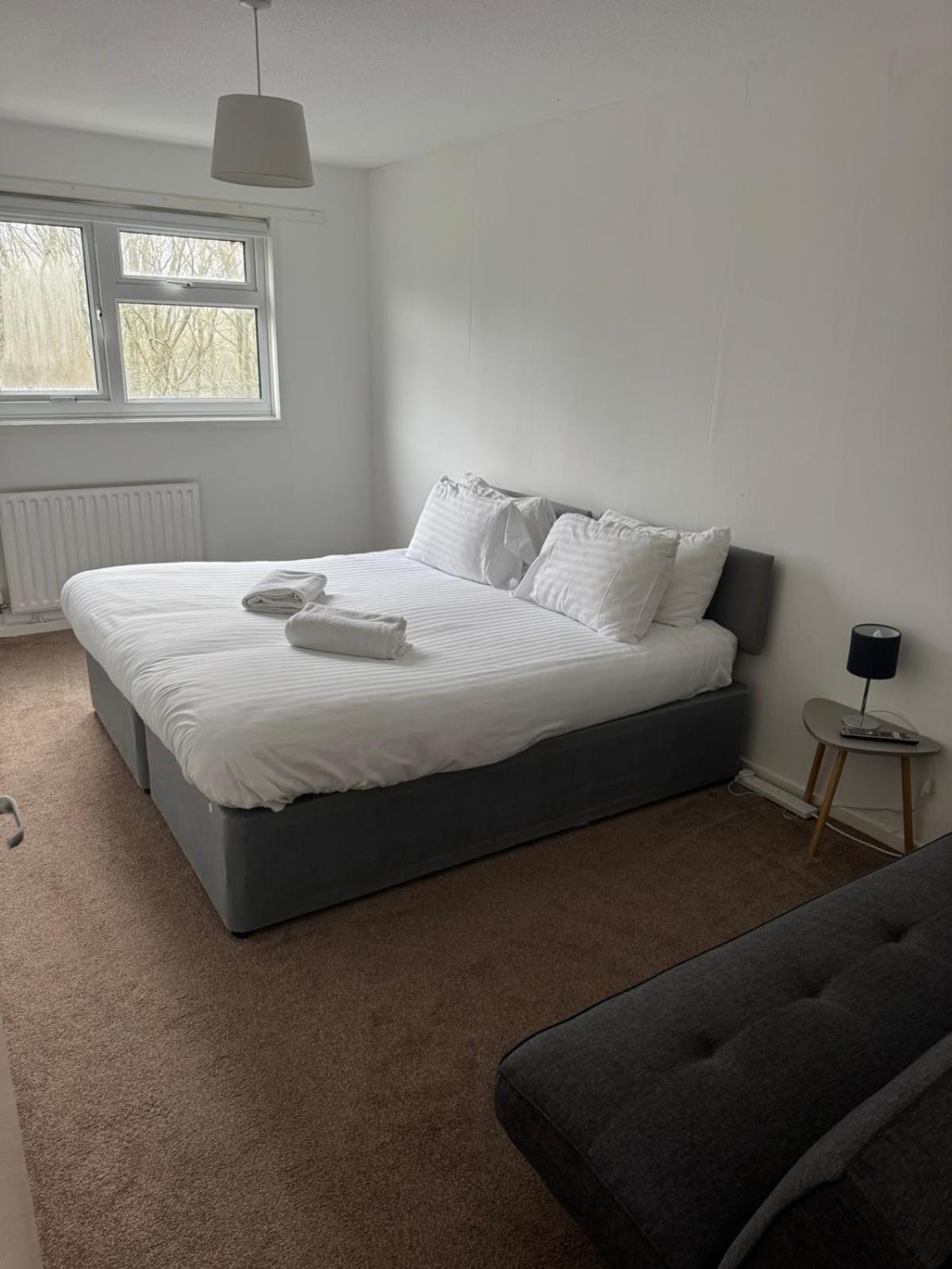 Large 2 Bedroom House Wombridge Екстер'єр фото