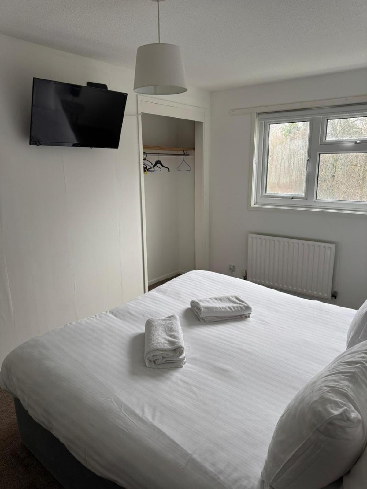 Large 2 Bedroom House Wombridge Екстер'єр фото