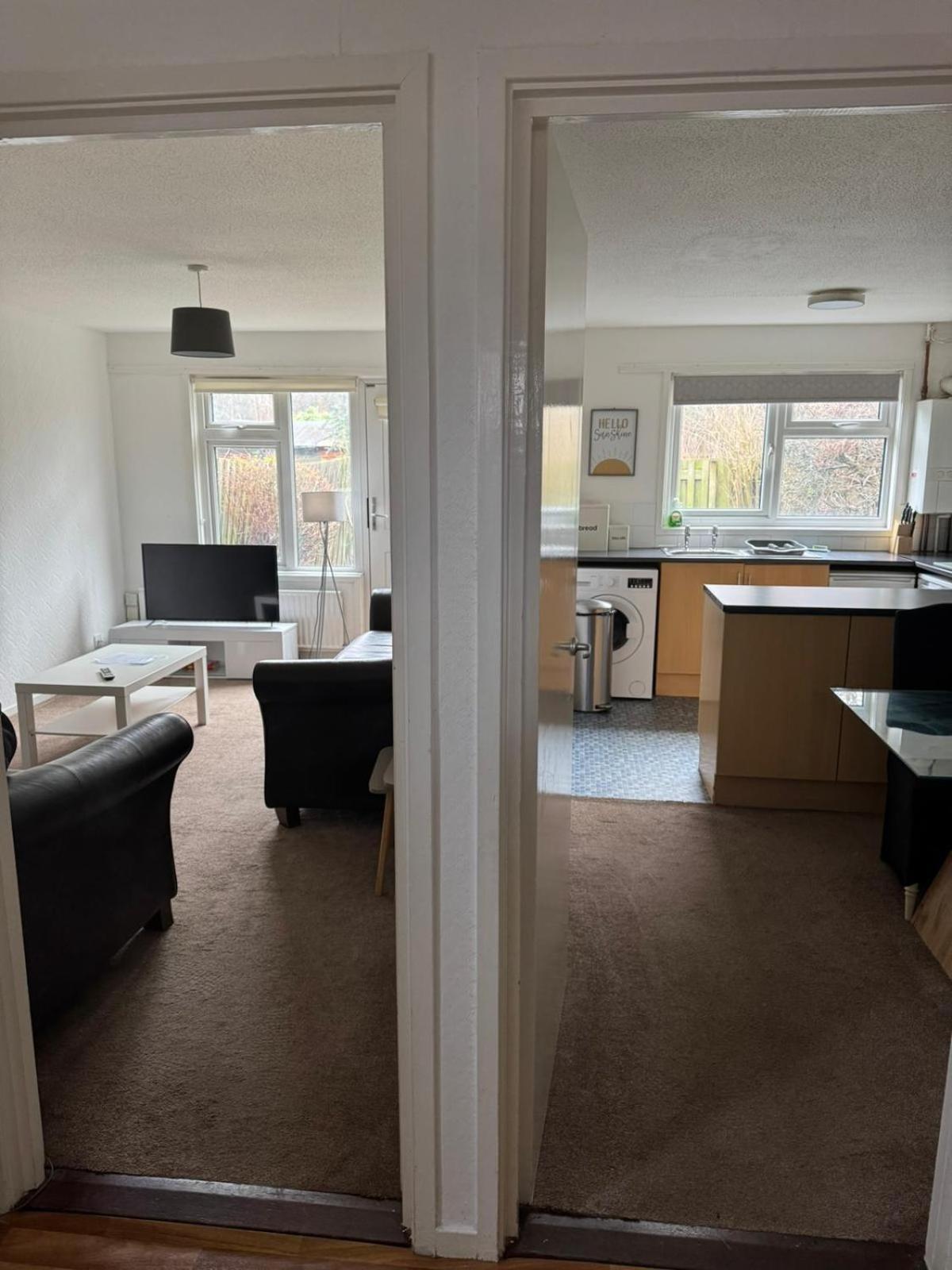 Large 2 Bedroom House Wombridge Екстер'єр фото