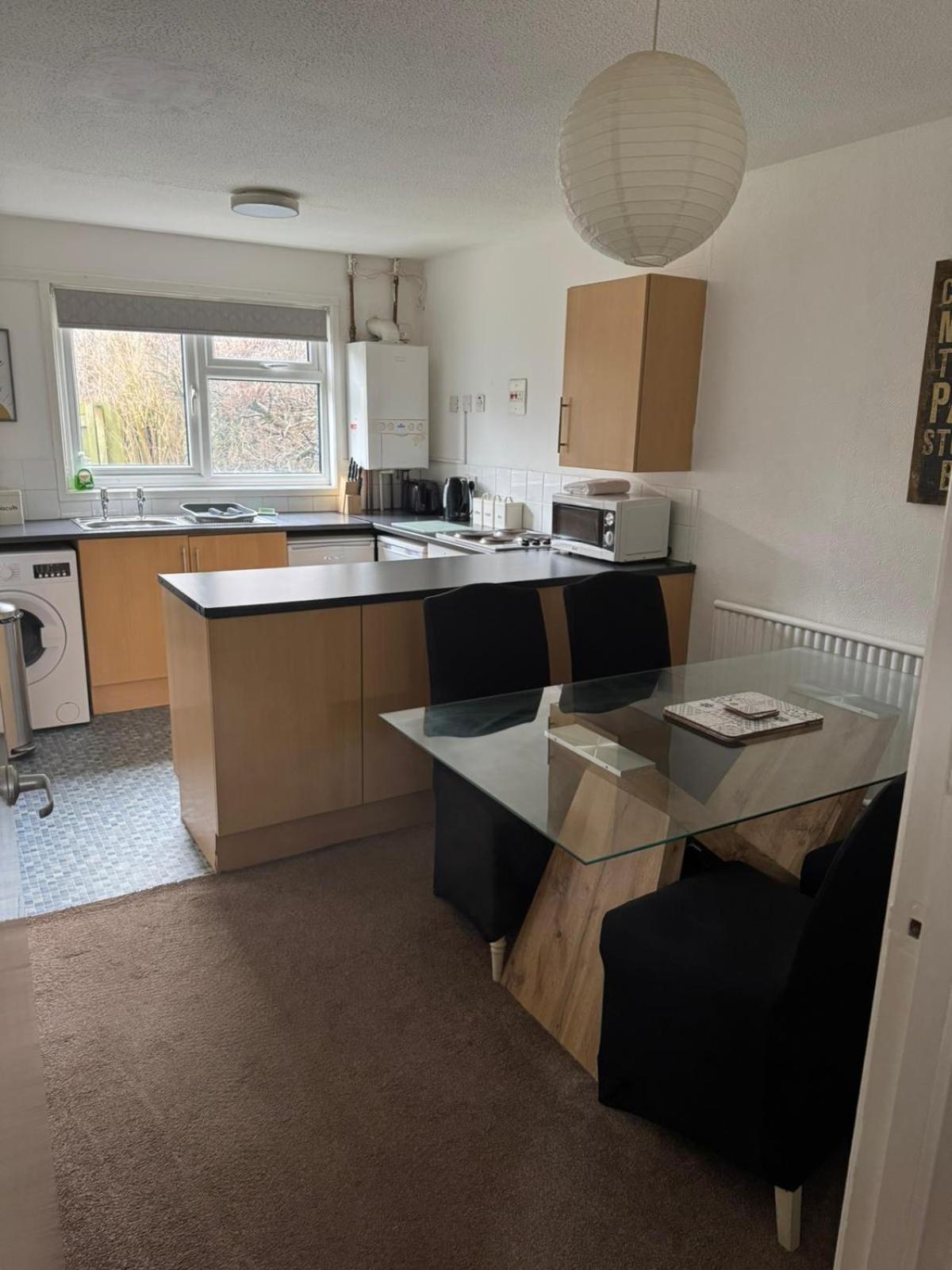 Large 2 Bedroom House Wombridge Екстер'єр фото